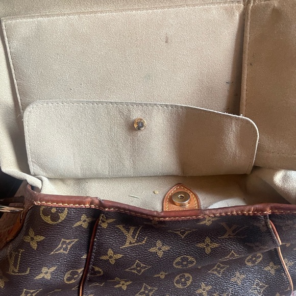 Louis Vuitton - Picture 12 of 16